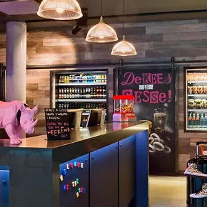 3* מלון Moxy Frankfurt East