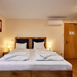 3* Szálloda Isha